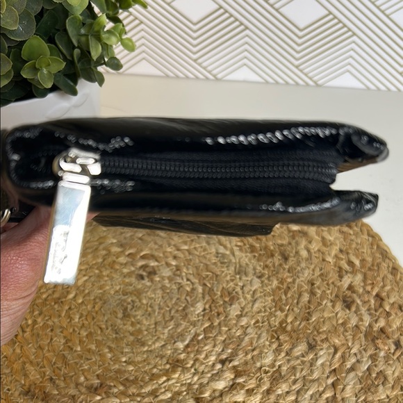 Hobo black leather distressed clutch/wallet - Picture 7 of 15